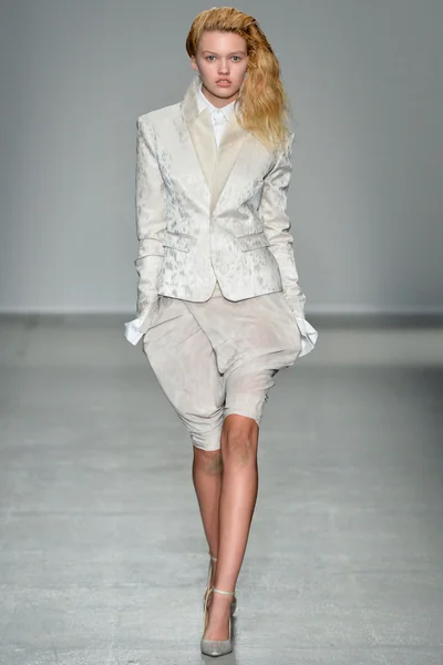 Look 9